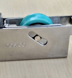 Bánh xe đơn lùa 55 - dập đố - có tăng chỉnh + long nheo - DOSICO