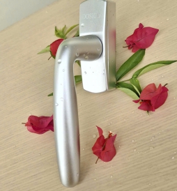 Tay cửa sổ - Tròn - trắng bạc